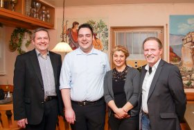 Bürgermeister Joachim Neuß gratulierte der neugewählten Führungsriege des SC Auerbach v.l. Jürgen Neubauer, Karolin Braun und Franz Popp - (Foto: K.H. Schmid)